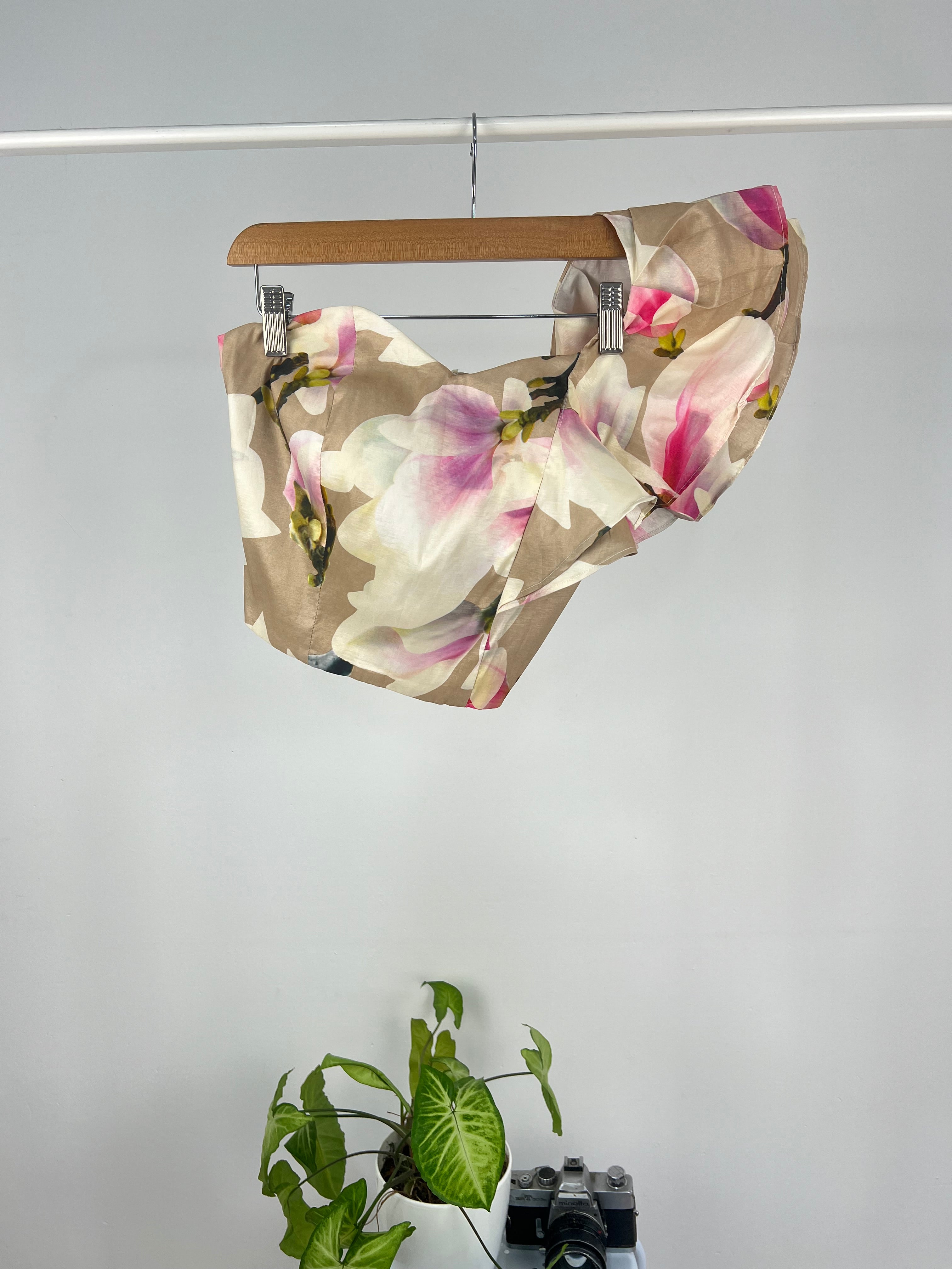 BLUSA MEDIO BESO FLORES D4817