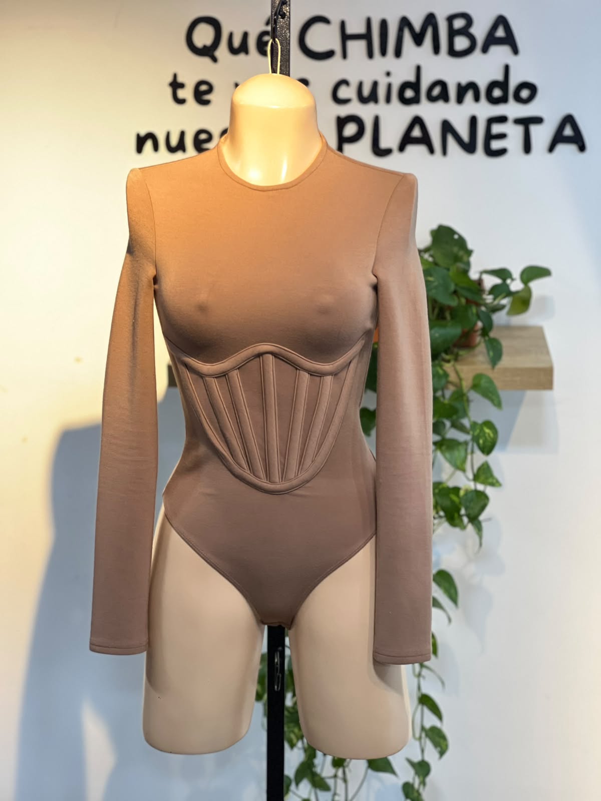 BODY F8942