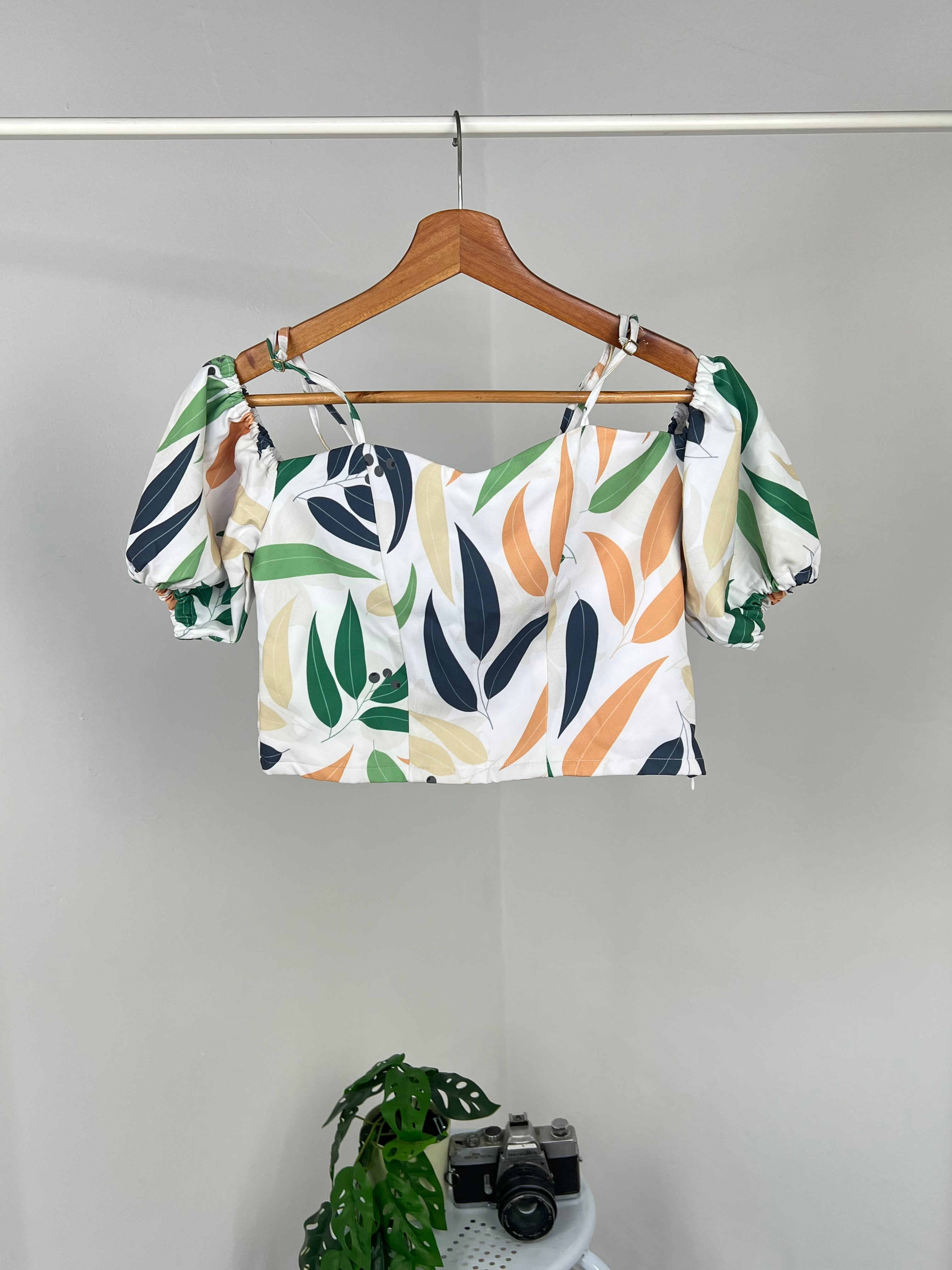 BLUSA HOJAS C6986