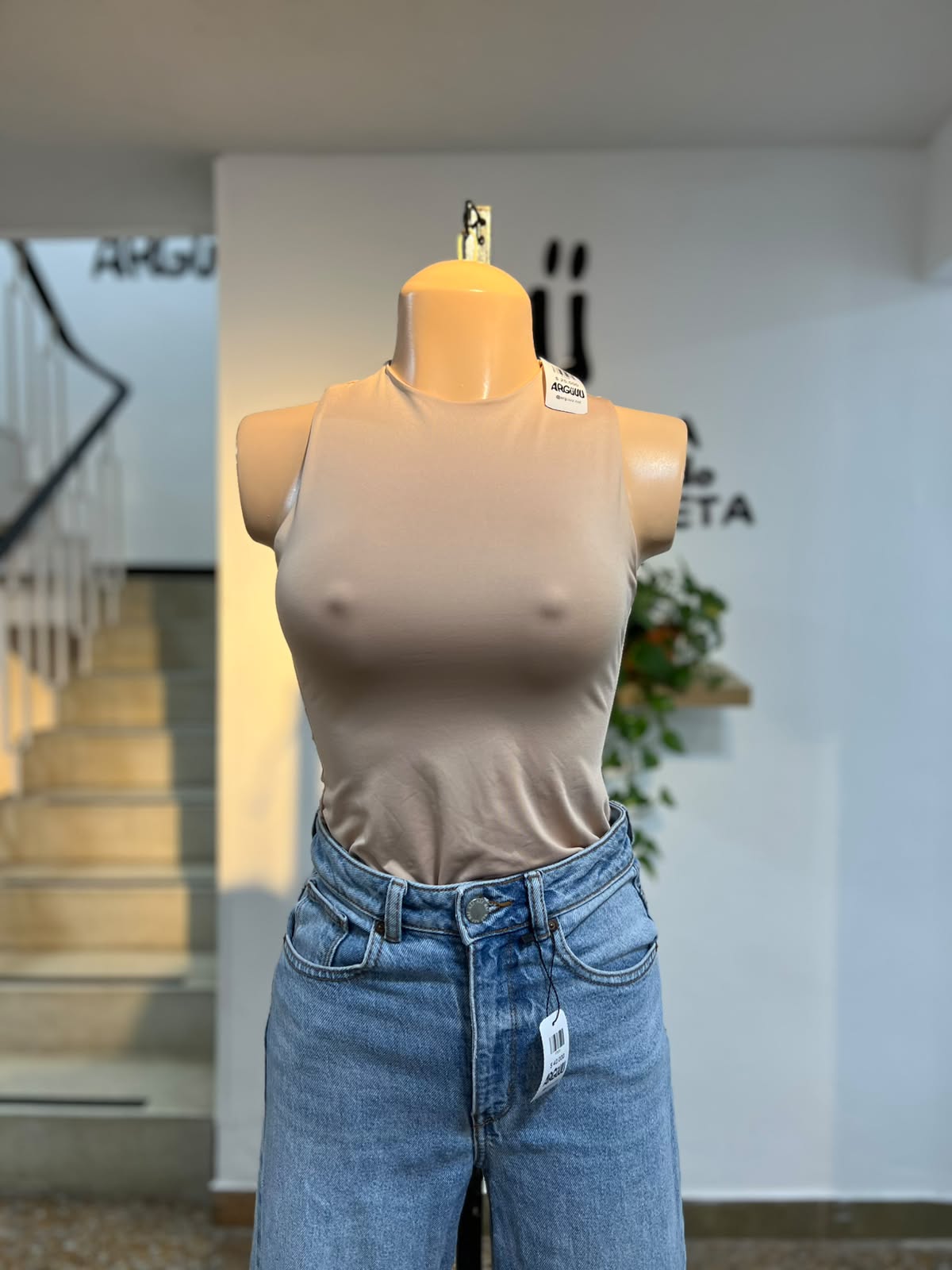 BODY F7448