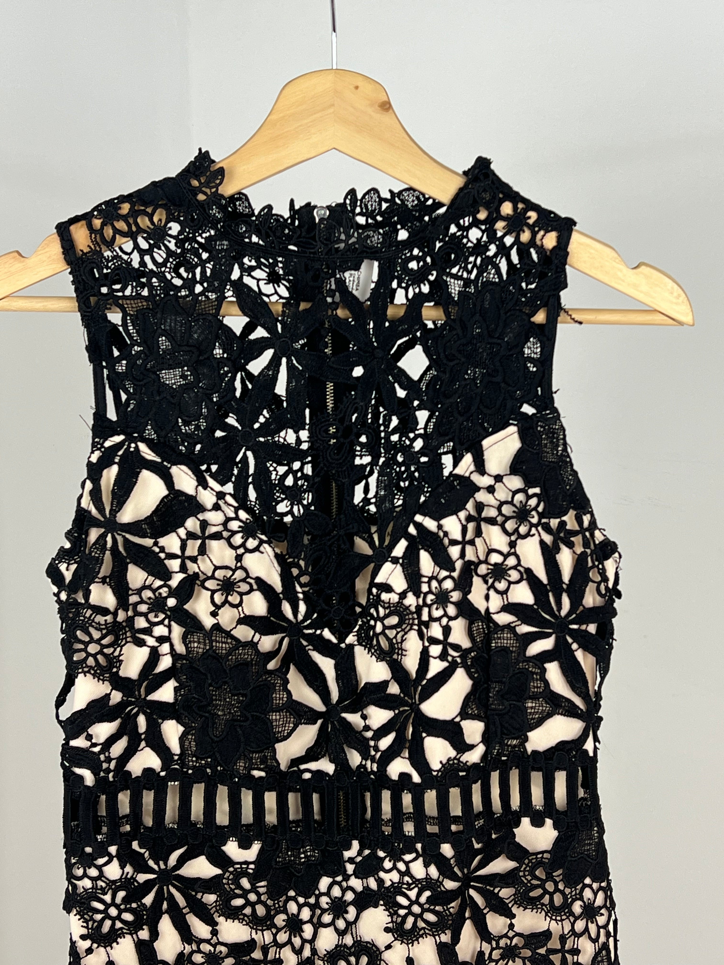 VESTIDO NEGRO ENCAJE D2614