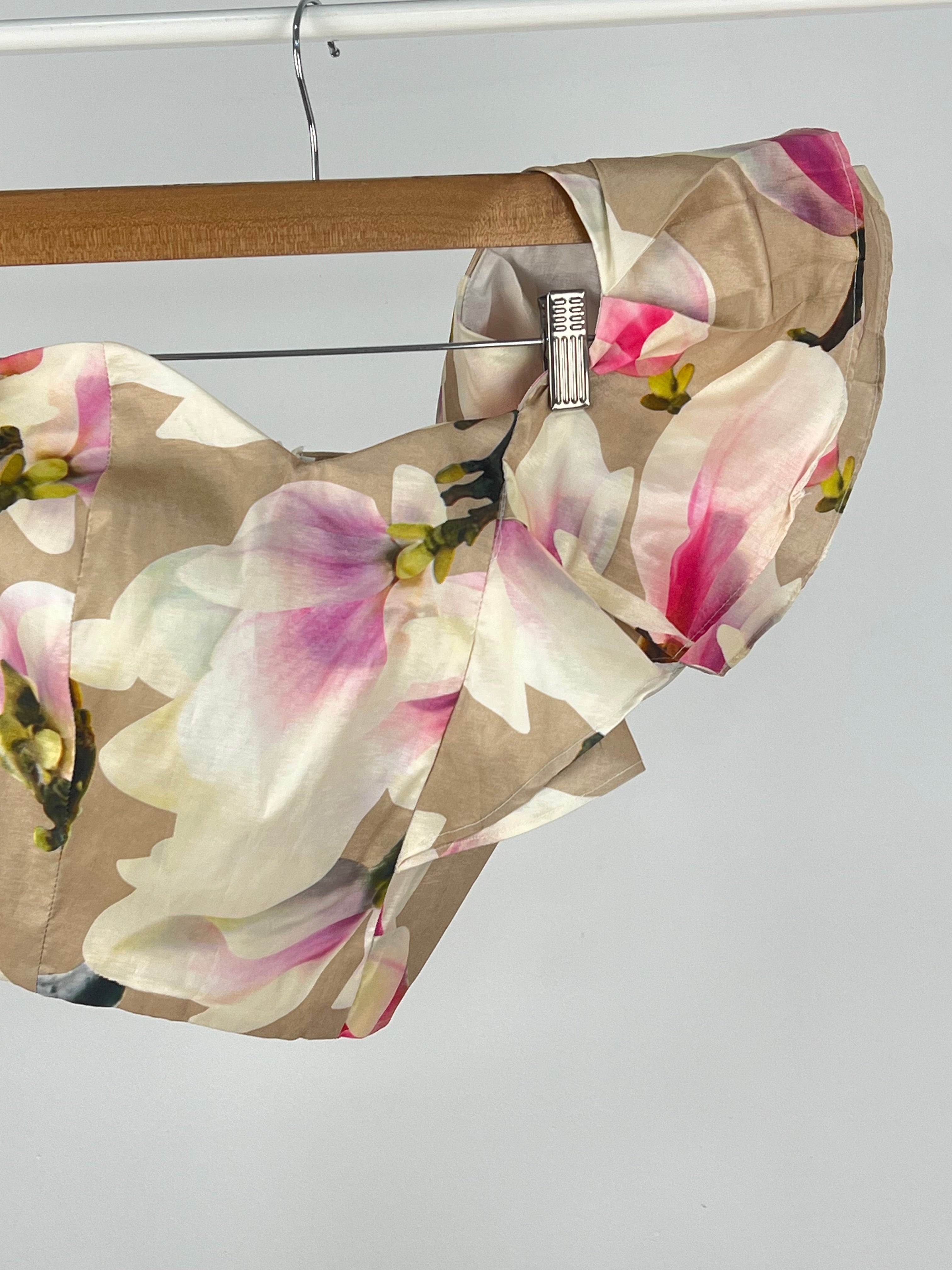 BLUSA MEDIO BESO FLORES D4817